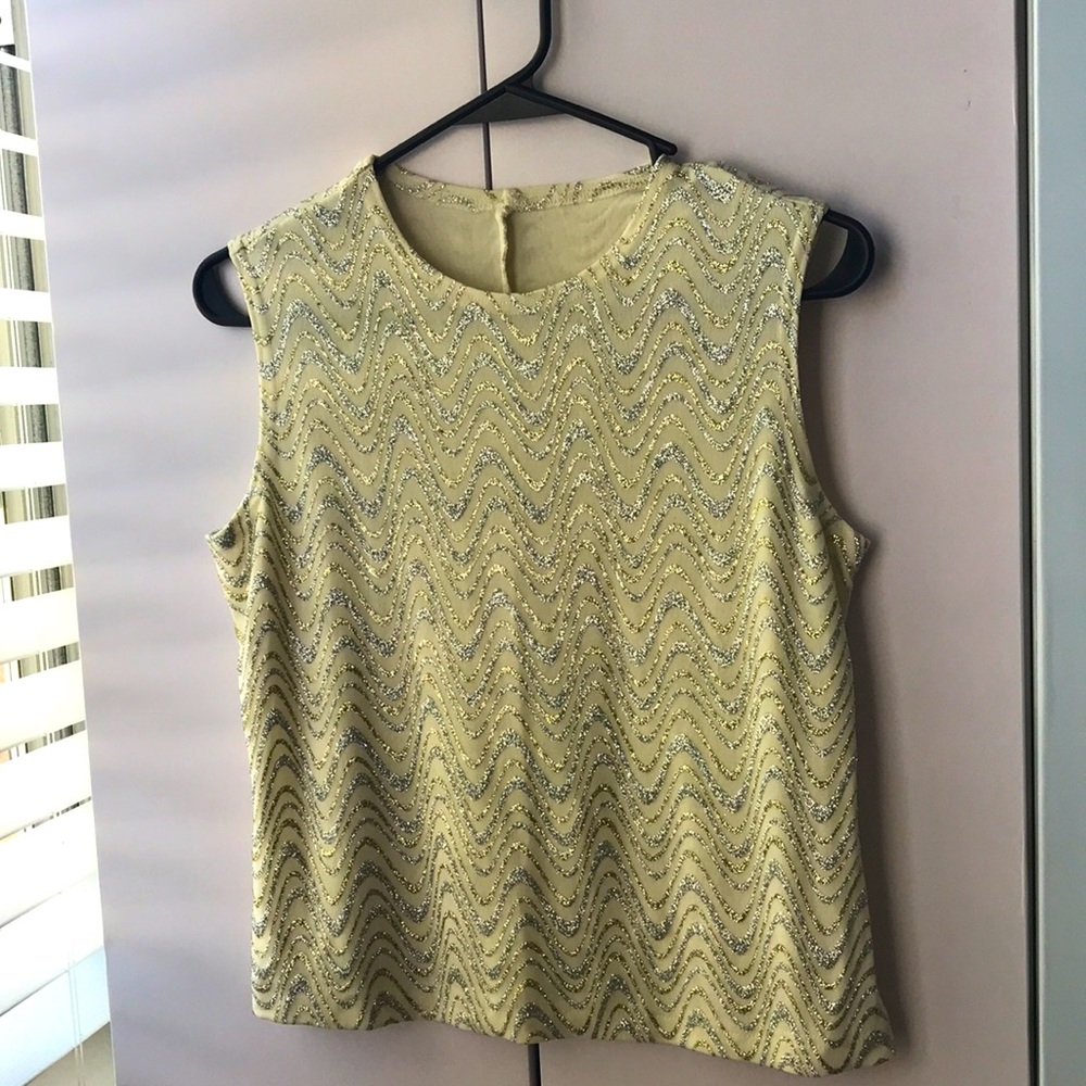 A short sleeved shirt